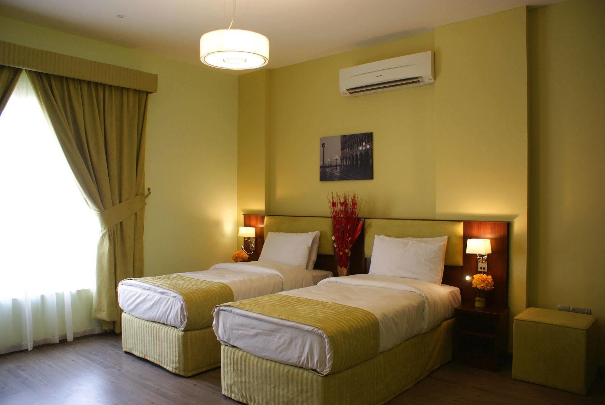 Weekend Hotel & Apartments Mascate Exterior foto